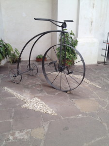 A bicycle in a courtyard